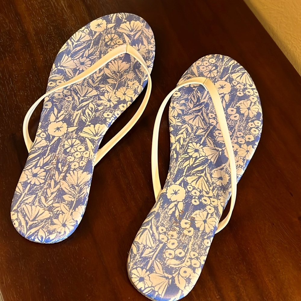 Lauren Conrad dressy flats. Size not listed but I wear a 7 1/2 to 8.